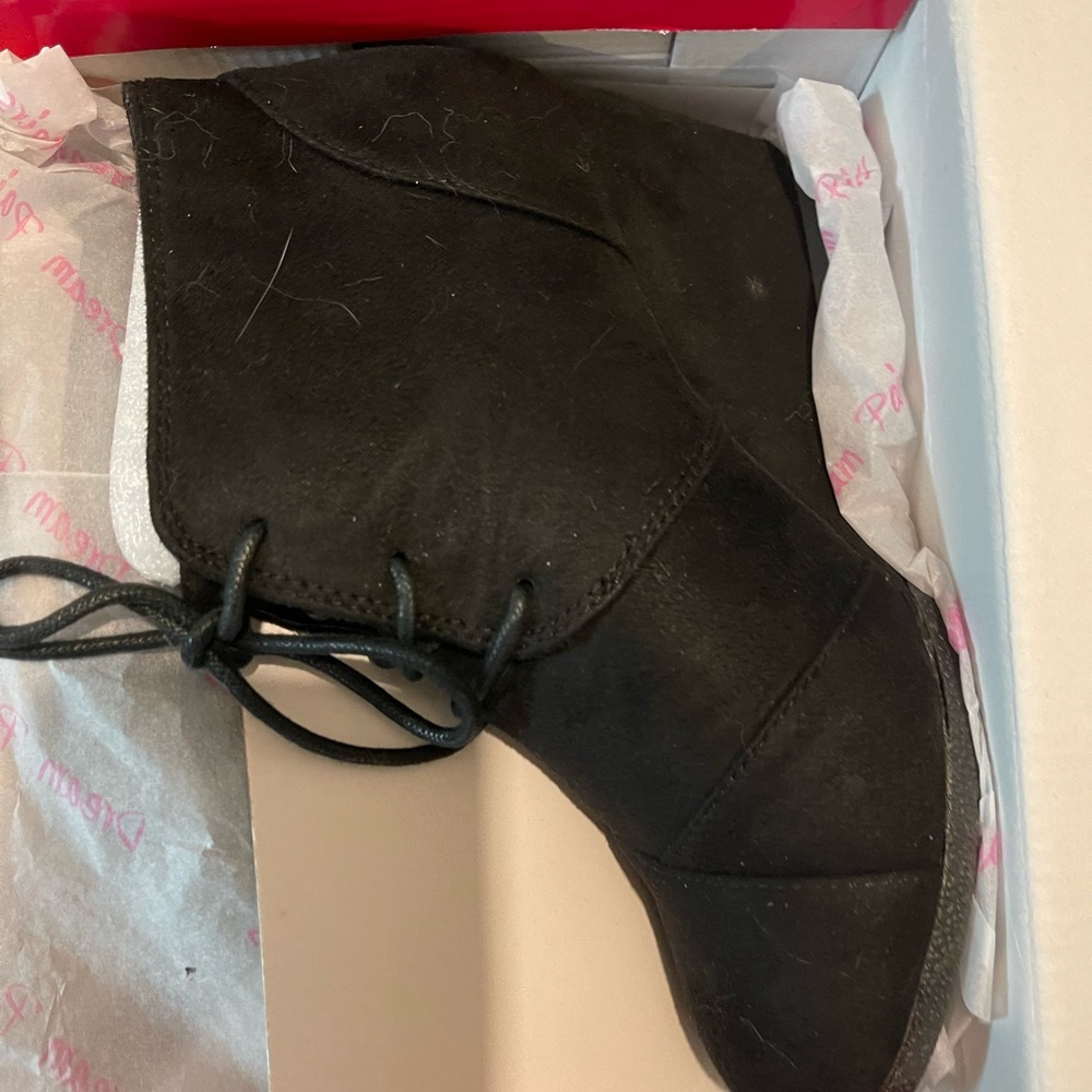 Size 7 booties from Amazon never worn sill in box